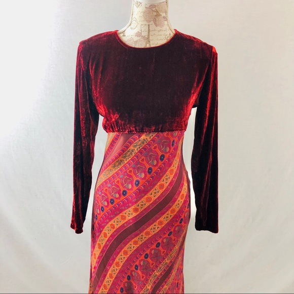 Vintage Velvet and Silk Print Dress Wine by Bloomingdale’s Petites Size 8 - Picture 15 of 16